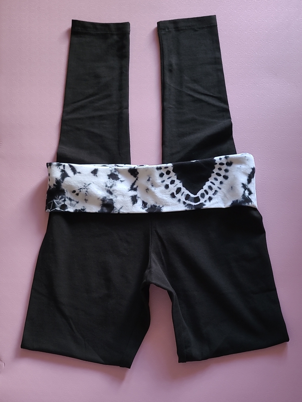 New VS Yoga Tie-Dye Heart Foldover Leggings